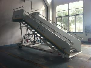  Stable Aircraft Passenger Stairs 4610 kg Rear Axle Carrying Capacity Manufactures