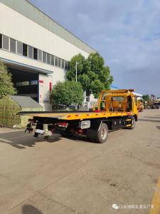 Italy Imported Special Balance Valve Flatbed Wrecker Towing Truck with Even Bigger Loading Capacity and 6*4 8*4 LHD Driv Manufactures