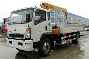 China HOWO 4x2 5 Ton Hydraulic Truck Mounted Crane With Cummins 168HP Engine on sale