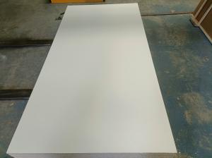 China Marine White 18mm Wood Grain Melamine Plywood For Kitchen Cabinet on sale