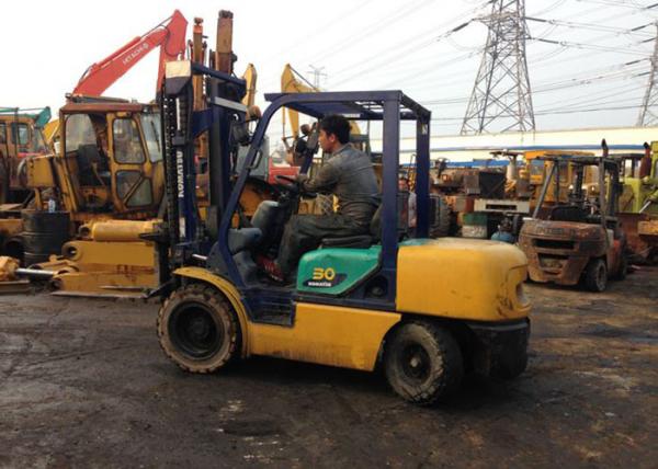 Quality Komatsu Second Hand Forklifts FD30 With 3 T Loading Capacity Diesel Engine for sale