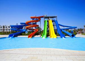  Amusement Park Spiral Water Slide , Giant Water Slide Applied Residential Area Manufactures
