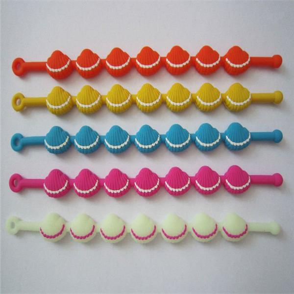 Quality colorful heart shape silicone/soft pvc/rubber silicone bracelet for decoration /promotion for sale