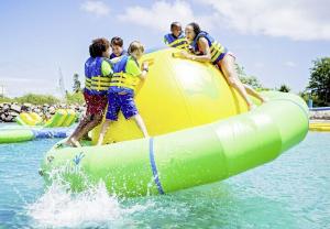  Customized Inflatable Water Toys Aqua Park Green Inflatable Saturn For Kids And Adults Manufactures